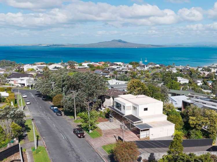From pink icon to blank canvas: North Shore clifftop home seeks new owner