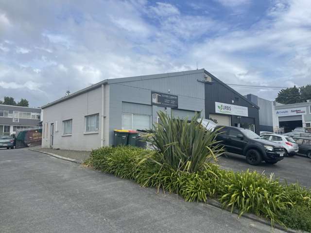 Unit B, 16 Parity Place Wairau Valley_3