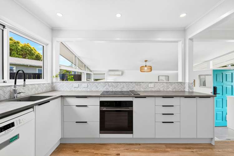 77 Vodanovich Road Te Atatu South_6