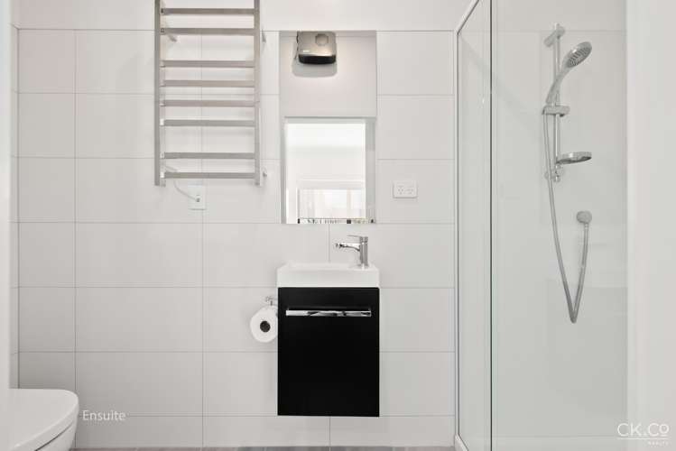 1/51 Kings Crescent Lower Hutt Central_14