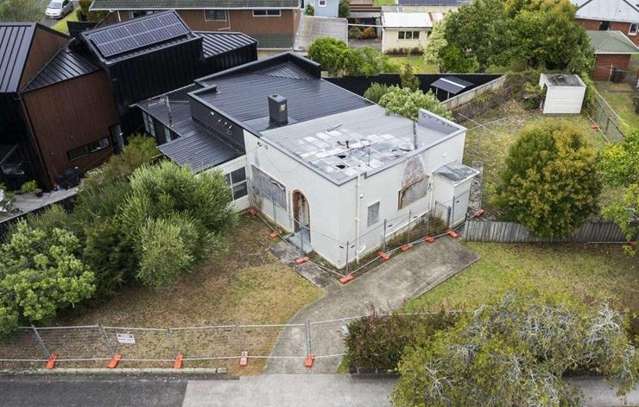 ‘Oh dear’: Fire-ravaged home with $1.7m RV gives agent a shock