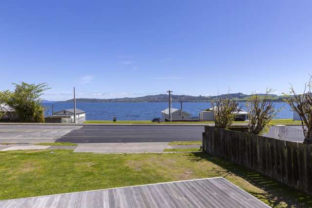 1/202 Lake Terrace Waipahihi_1