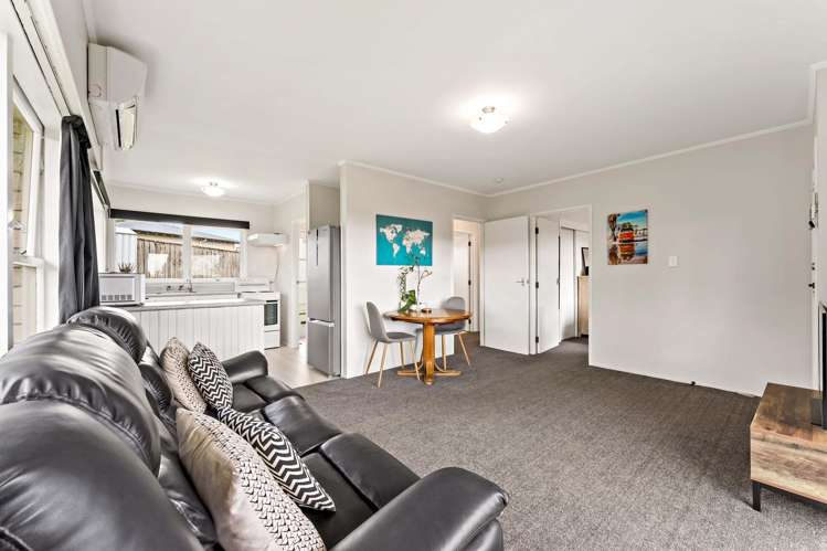 1/6 Segedin Place Glenfield_7