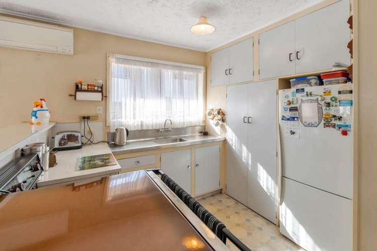 8 Gardiner Grove Mangere East_12