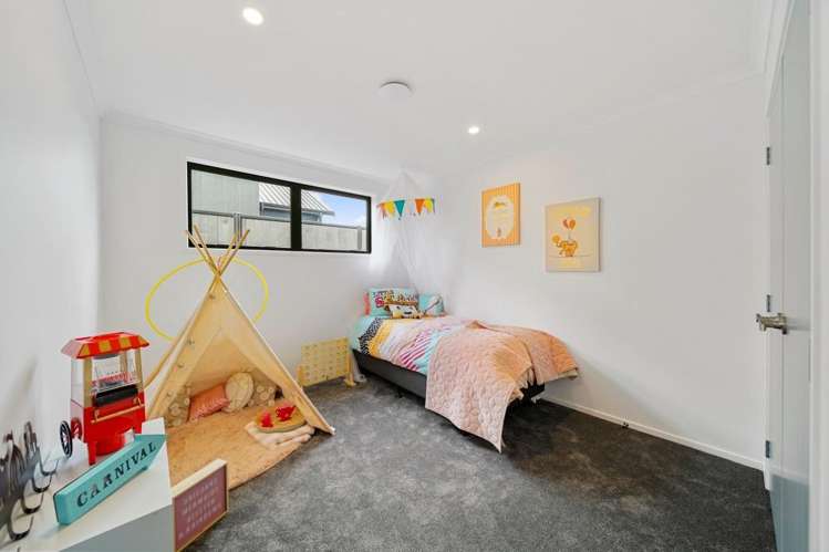 Lyndhurst Road Frimley_12