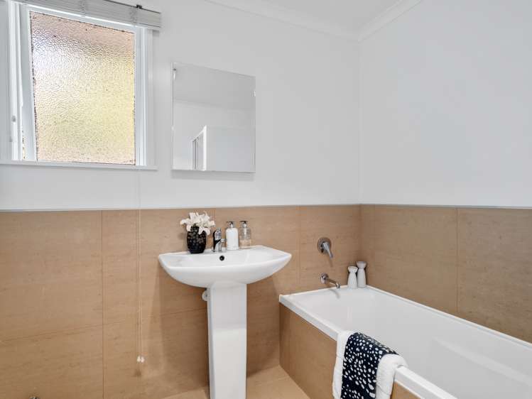 8 Weatherly Road Torbay_18