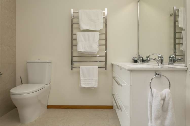 438 Clearwater Lane Rangatira Park_17