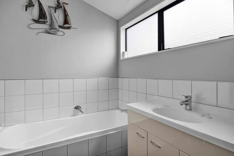 11 County Drive Hawera_27