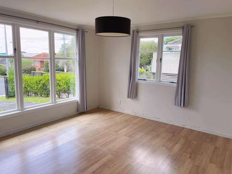 12 Vodanovich Road Te Atatu South_9