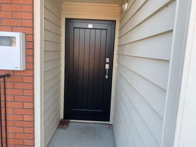 2/65 Knighton Road Hillcrest_4