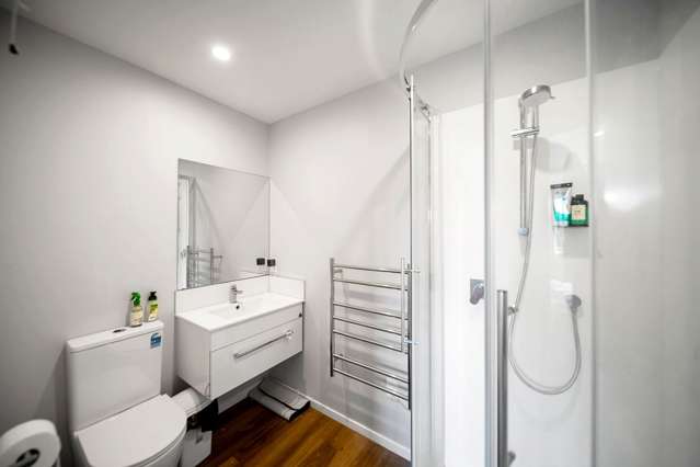 3A Hillview Crescent Paparangi_1