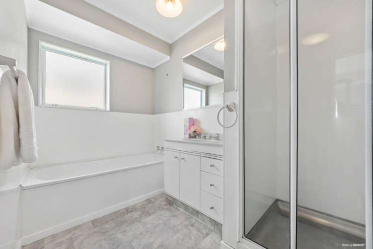 187 Edmonton Road Te Atatu South_11