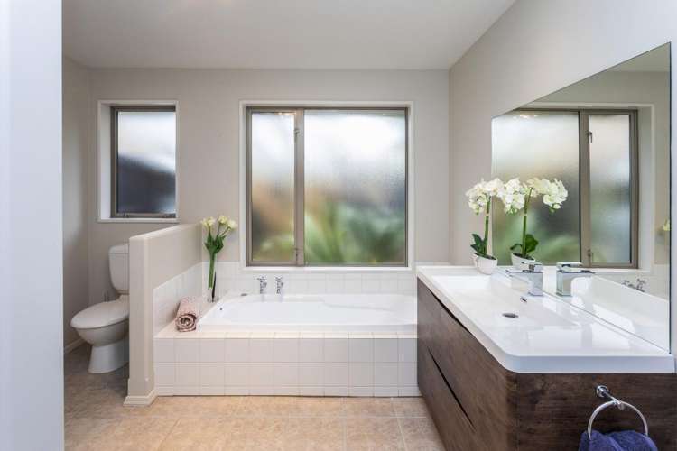 37 Hussey Road Harewood_16