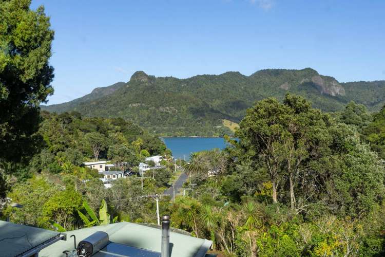 1097 Huia Road Huia_18