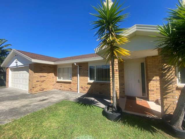 Spacious 4 Bedroom on Glenveagh Park Drive!