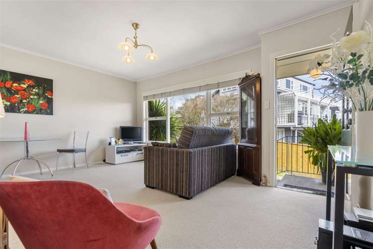 2/39 East Coast Road Milford_5