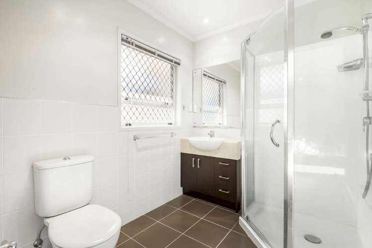 6 Banshire Close Flat Bush_17