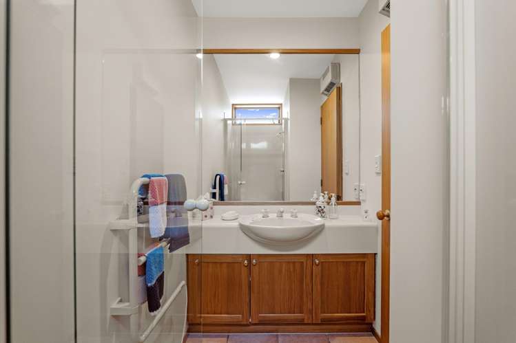 2/180 Main Road Redcliffs_8