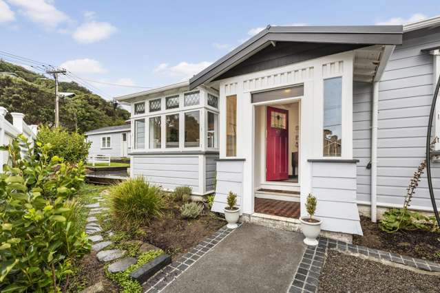 CHARMING SOUTH COAST LIVING