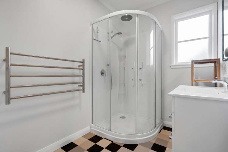 10 Buchanan Road Kingseat_10