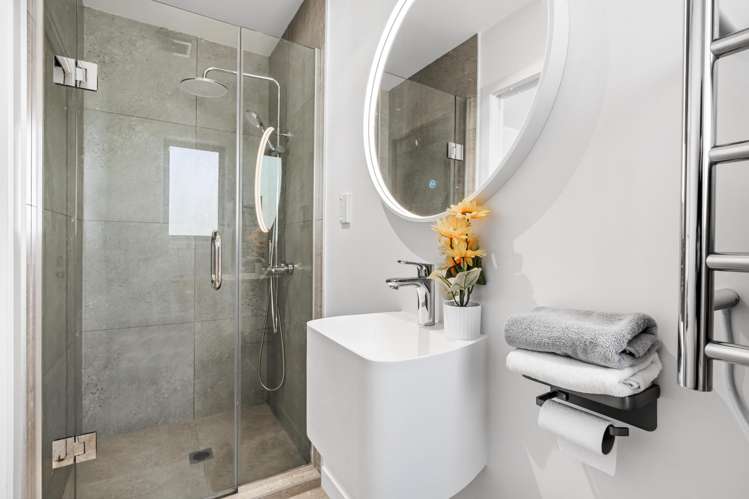 2/14 Clifton Road Waiake_20