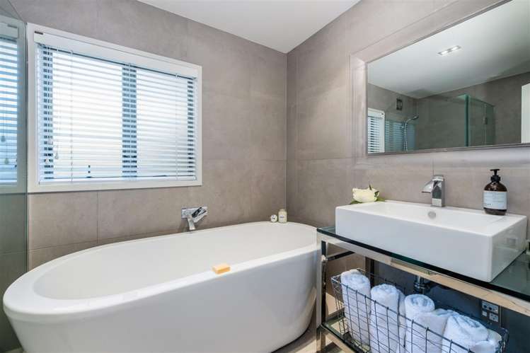 169 Beach Road Castor Bay_17