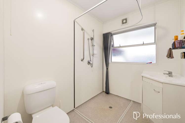 7A Lincoln Grove Wainuiomata_14