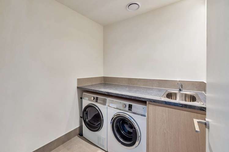 4901/10 Commerce Street City Centre_19