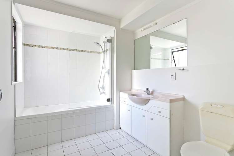 12D/6 Whitaker Place City Centre_5