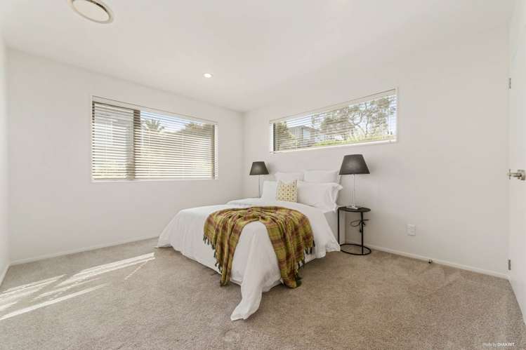 2/11A Parr Terrace Castor Bay_18