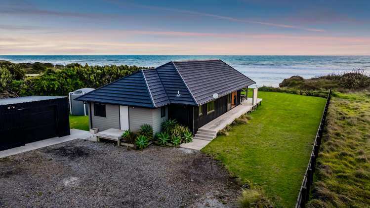 288 Tai Road Opunake_31