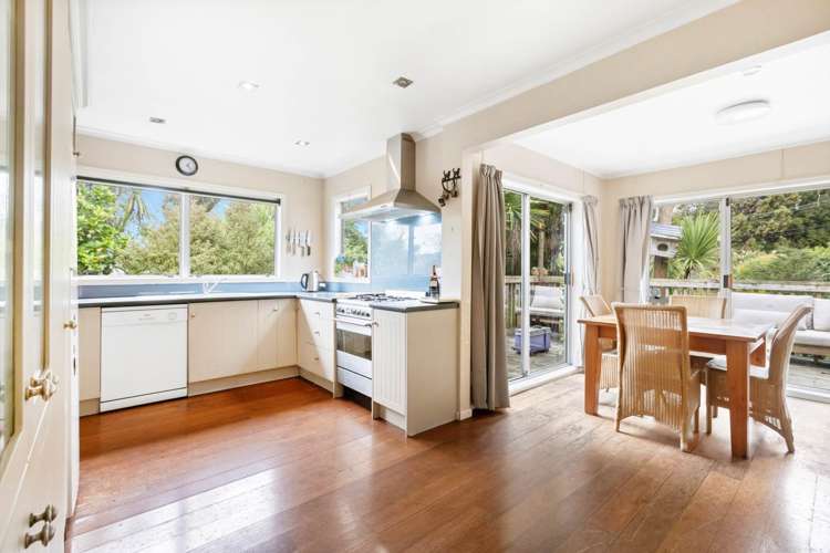 1 Norman Road Titirangi_6