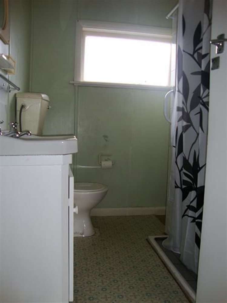 1/4 Willow Avenue Stoke_6