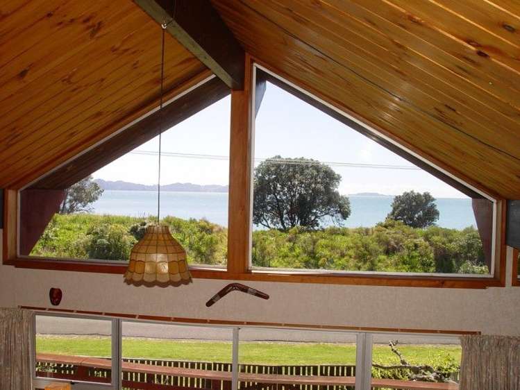 9 Marine Parade Cooks Beach_11