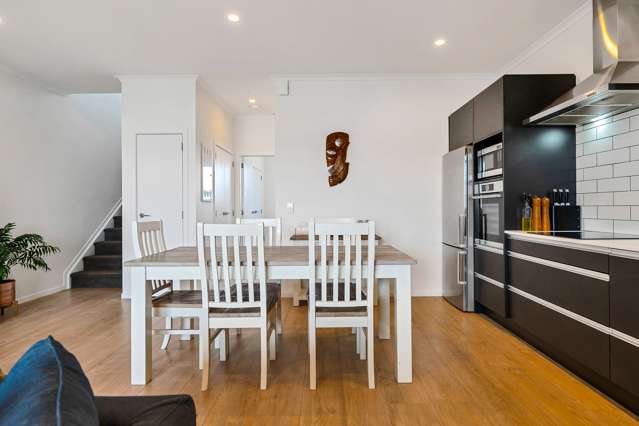 4/2 Frances Bryers Road Hobsonville_2