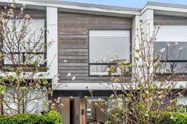 2/4 Glen Atkinson Street_3