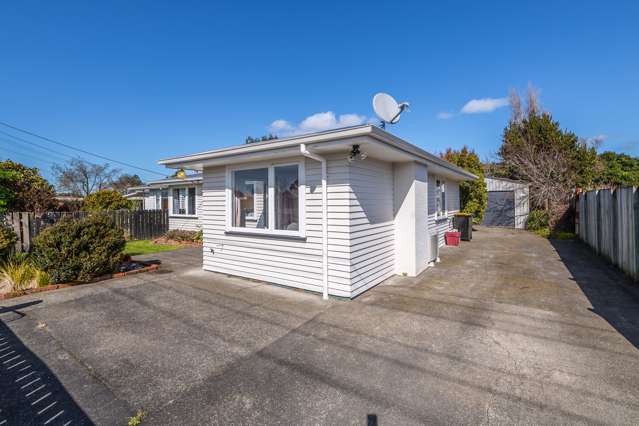 44 Woodward Street East Featherston_2