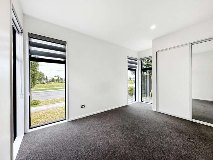 97 Faringdon Boulevard Rolleston_14