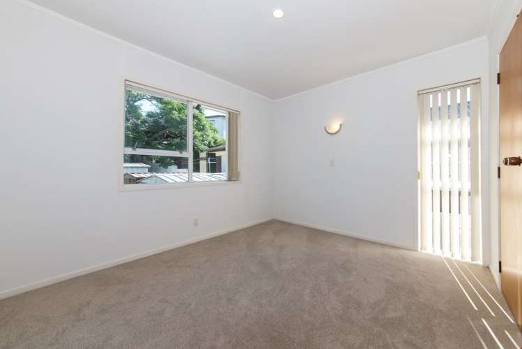 21 Nui Mana Place Te Atatu South_12