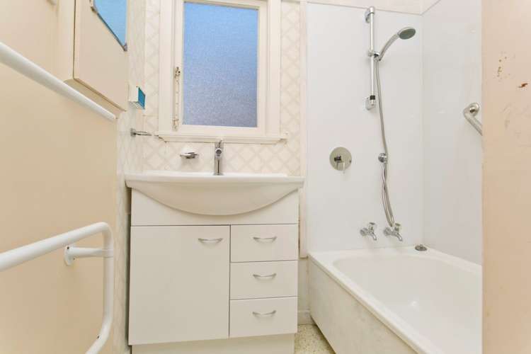 9 Roseberry Avenue Birkenhead_11