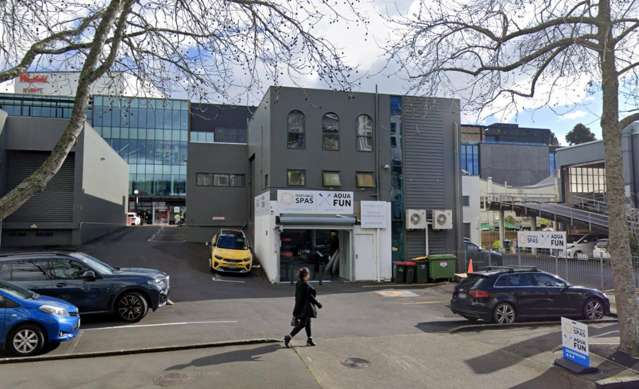 Large‑Format Retail | 402 Broadway, Newmarket