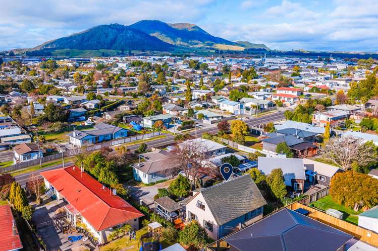 2/202 Taharepa Road Central_14