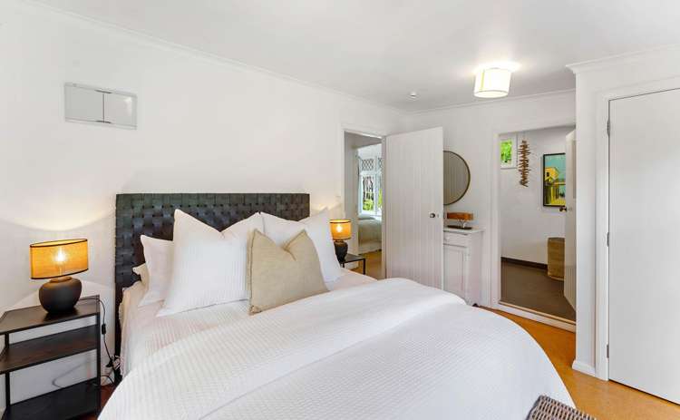 42 Field Way Waikanae Beach_12