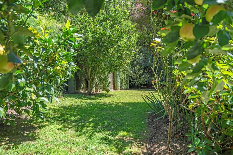 18 KO PLACE Pyes Pa_23