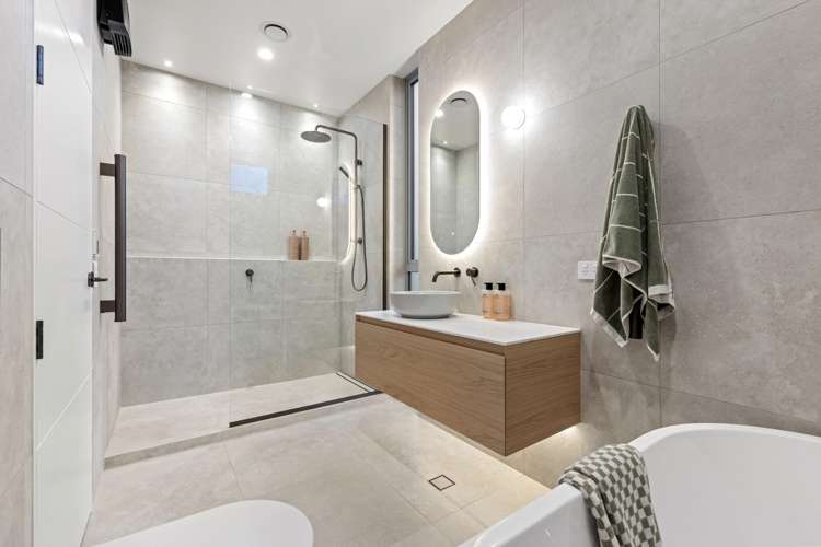 1 Oxenhope Road Richmond Hill_15