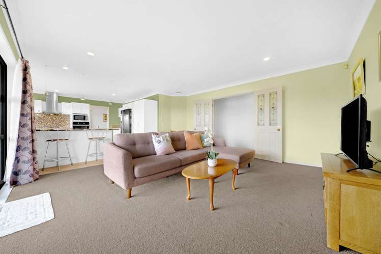 25 Castlehill Court Wattle Downs_18