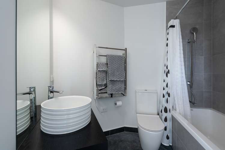 64 Ira Street Miramar_19