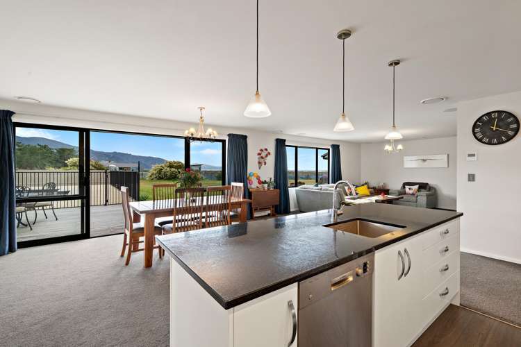 37 Ocean View Crescent Rarangi_13