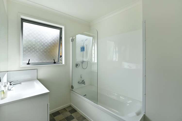 22 Saint Lawrence Street Toi Toi_13