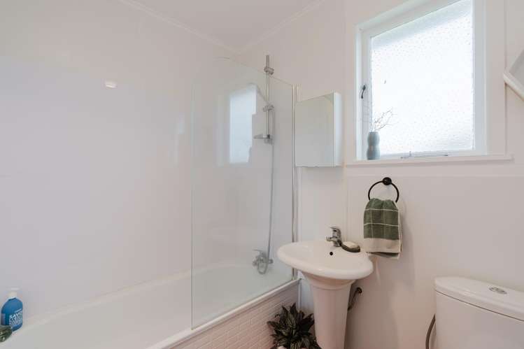 39 Garden Heights Avenue Glenview_11